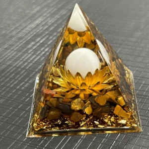 Pirâmide Orgonite - Lótus Gold